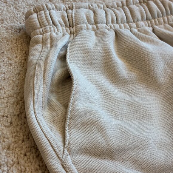 NWT Nike Cream/Light Beige Standard Fit Above Knee Lenth Athletic Shorts - Picture 4 of 12